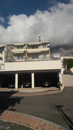 Image No.8-Propriété de 12 chambres à vendre à Makarska
