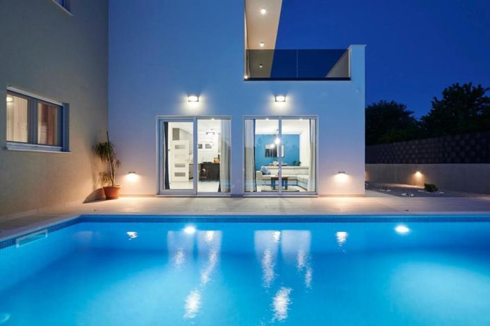 Image No.2-4 Bed Property for sale