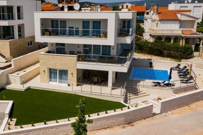 Image No.11-4 Bed Property for sale