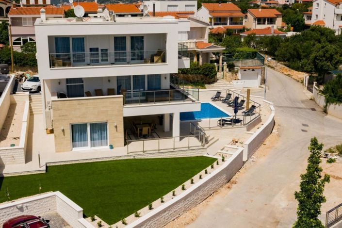 Image No.13-4 Bed Property for sale