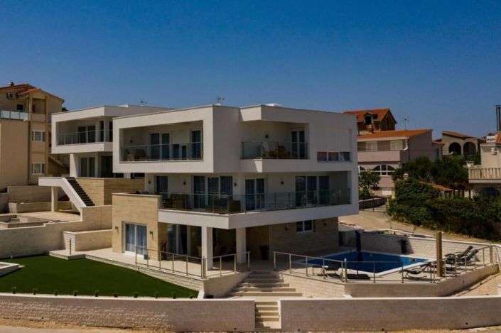 Image No.14-4 Bed Property for sale