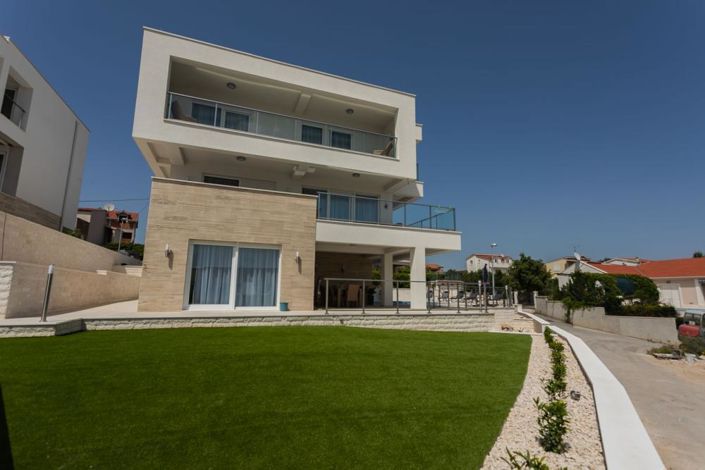 Image No.15-4 Bed Property for sale