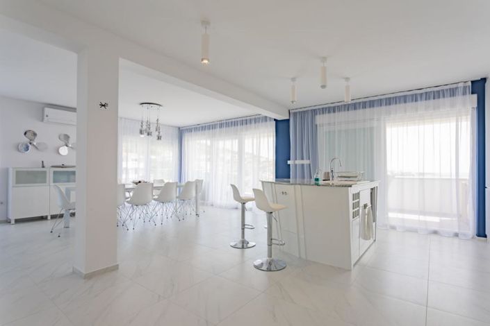 Image No.19-4 Bed Property for sale