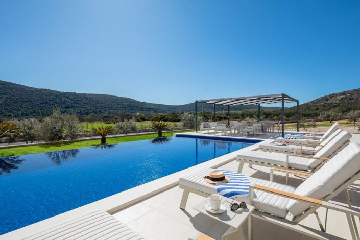 Image No.2-5 Bed Property for sale