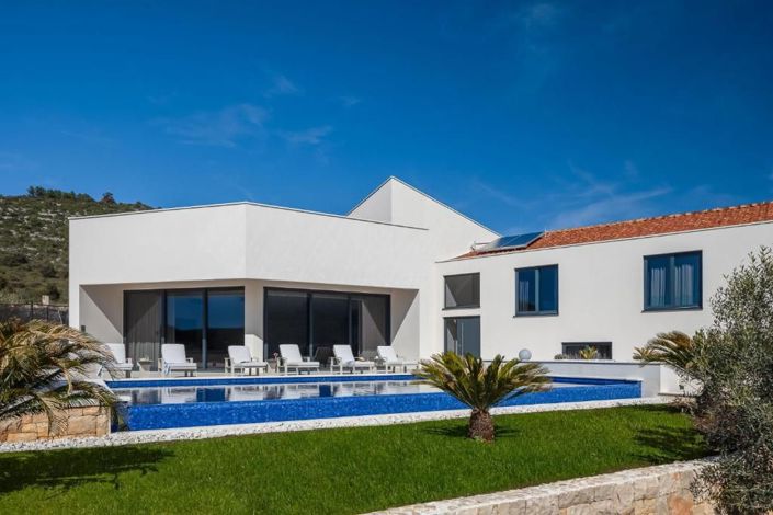 Image No.5-5 Bed Property for sale