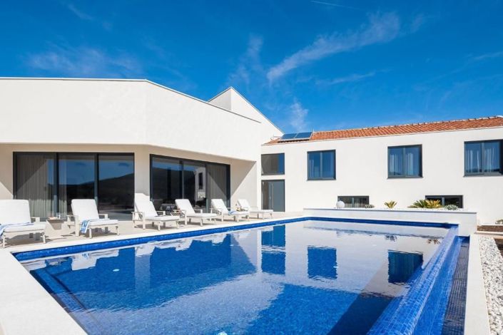 Image No.9-5 Bed Property for sale