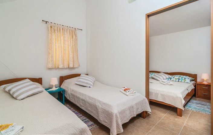 Image No.8-6 Bed Property for sale