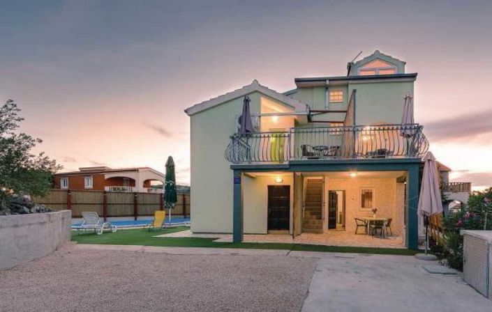 Image No.11-6 Bed Property for sale