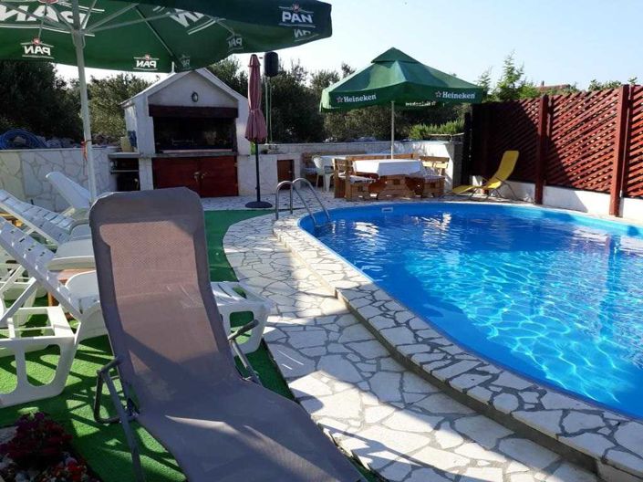 Image No.12-6 Bed Property for sale
