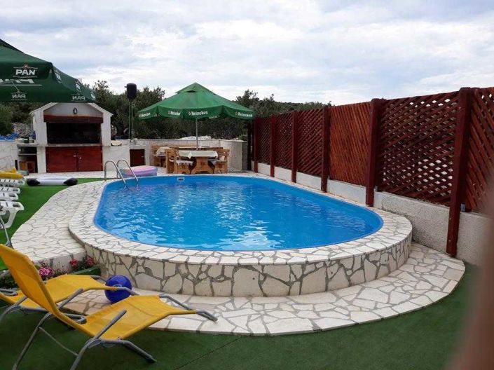 Image No.2-6 Bed Property for sale