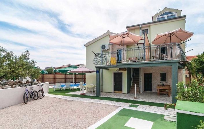 Image No.6-6 Bed Property for sale