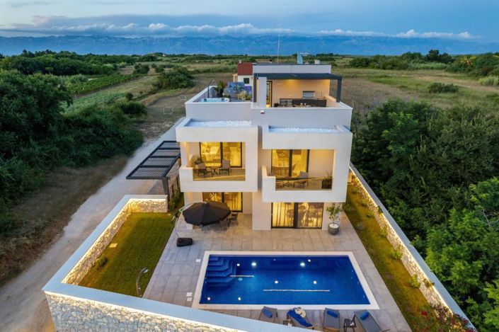 Image No.3-4 Bed Property for sale