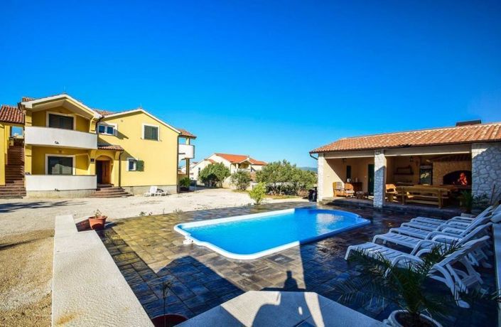 Image No.7-7 Bed Property for sale