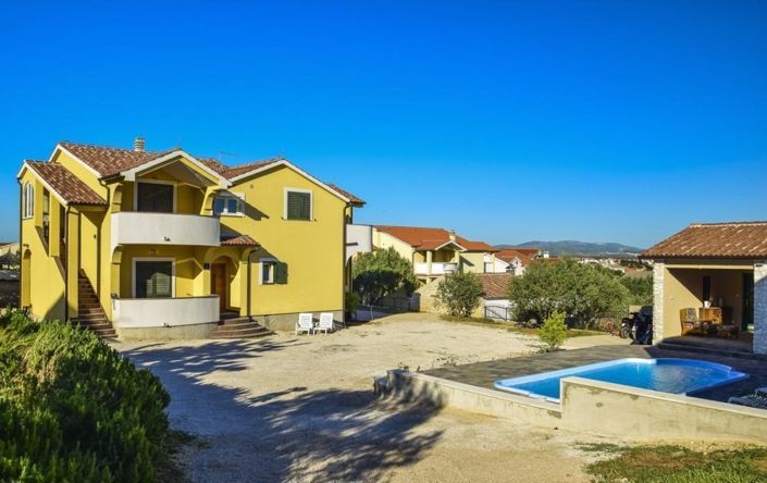 Image No.8-7 Bed Property for sale