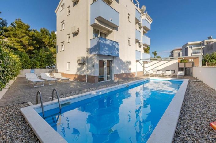 Image No.3-10 Bed Property for sale