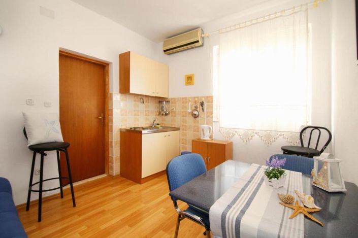 Image No.12-9 Bed Property for sale