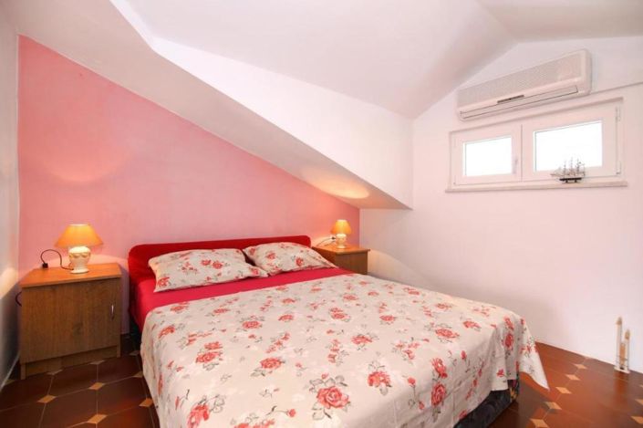 Image No.14-9 Bed Property for sale