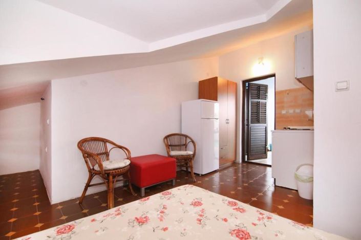 Image No.15-9 Bed Property for sale