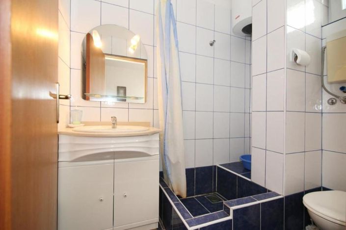 Image No.16-9 Bed Property for sale