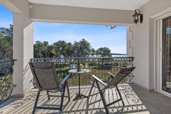 Image No.16-5 Bed Property for sale