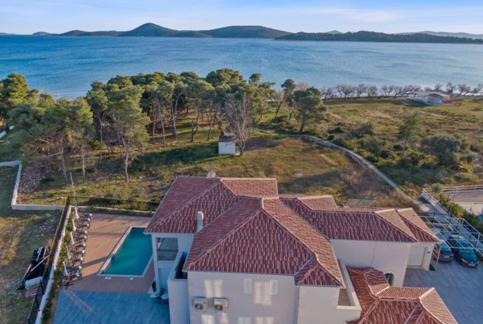 Image No.2-5 Bed Property for sale