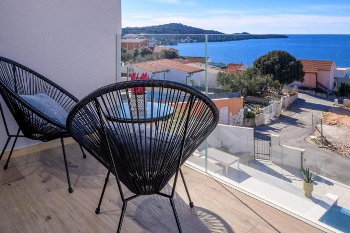 Image No.4-3 Bed Property for sale