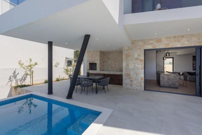 Image No.5-3 Bed Property for sale
