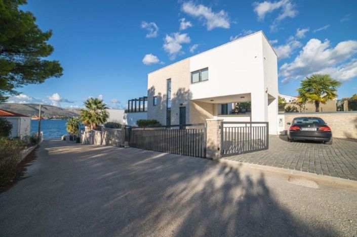 Image No.16-6 Bed Property for sale
