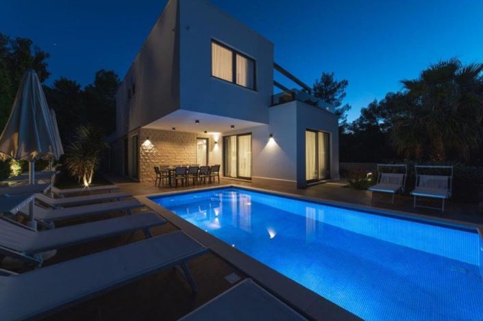 Image No.25-6 Bed Property for sale