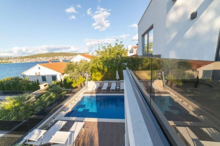 Image No.3-6 Bed Property for sale