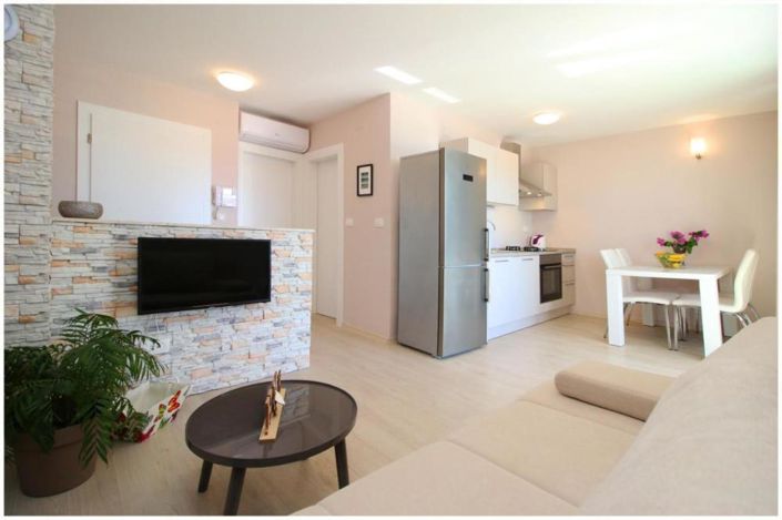 Image No.10-8 Bed Property for sale