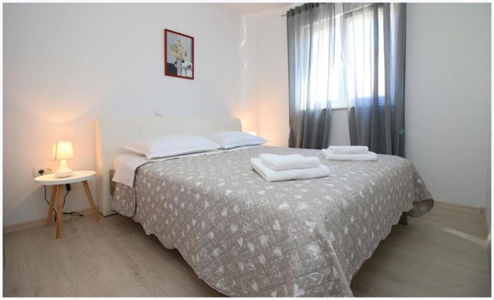 Image No.11-8 Bed Property for sale