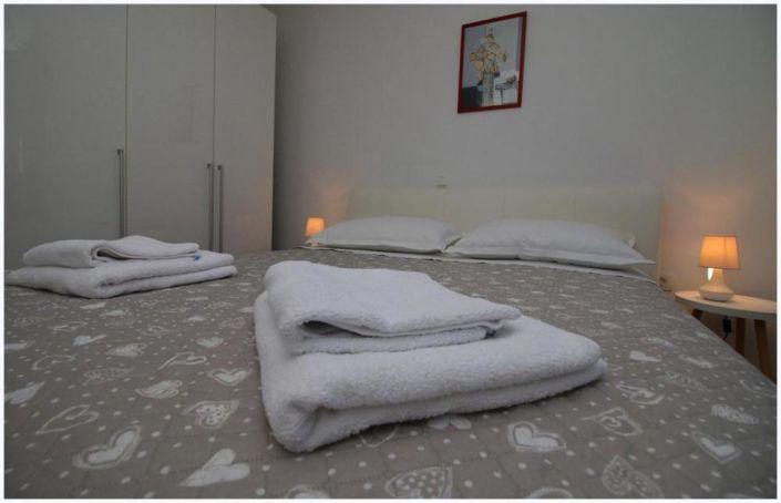 Image No.14-8 Bed Property for sale