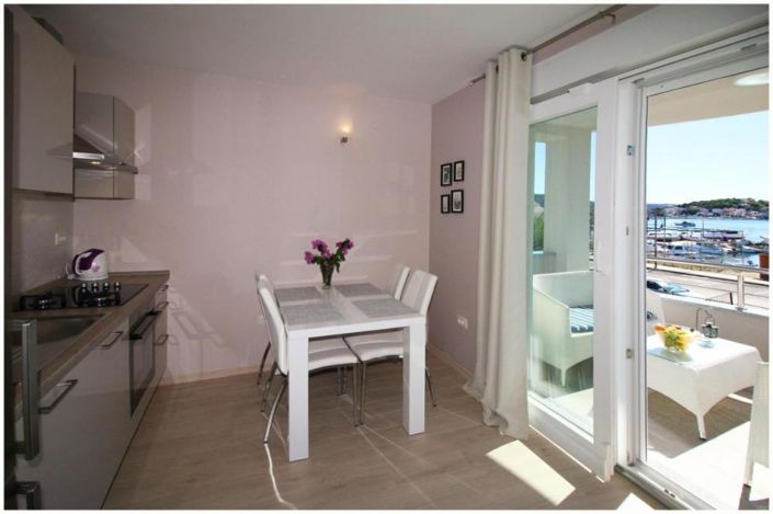 Image No.16-8 Bed Property for sale