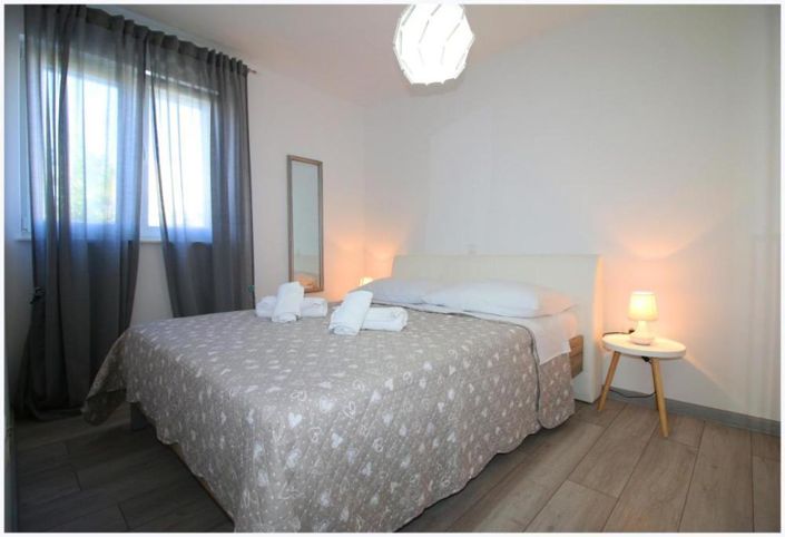 Image No.21-8 Bed Property for sale