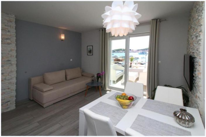 Image No.22-8 Bed Property for sale