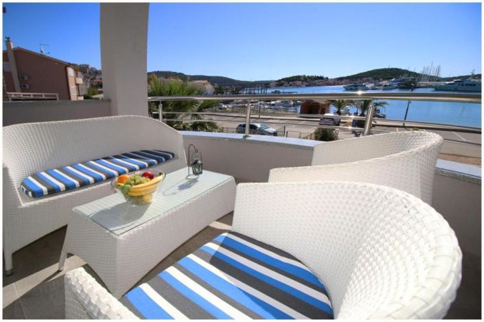 Image No.25-8 Bed Property for sale