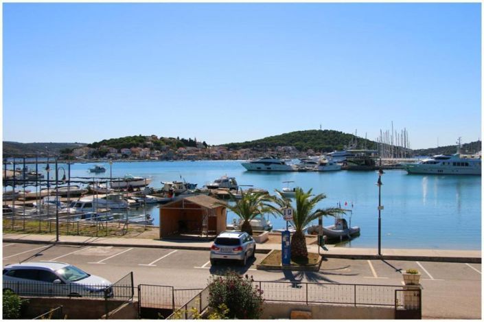 Image No.3-8 Bed Property for sale