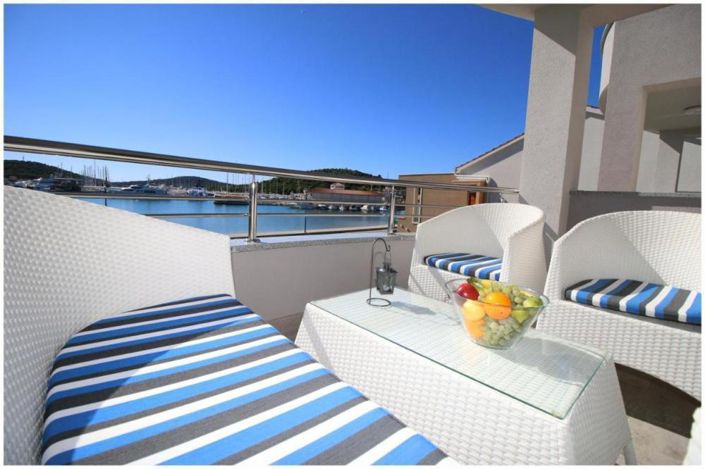 Image No.4-8 Bed Property for sale