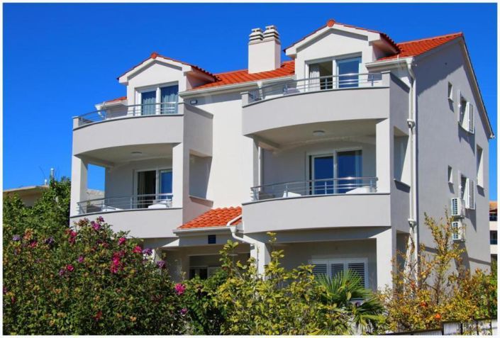 Image No.7-8 Bed Property for sale