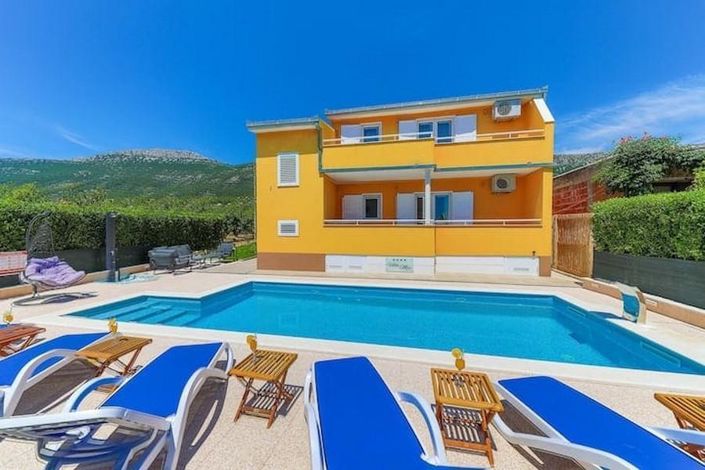 Image No.15-5 Bed Property for sale