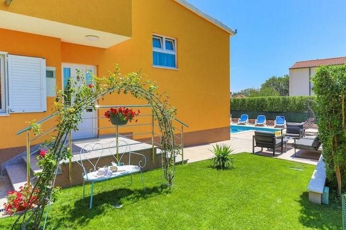 Image No.17-5 Bed Property for sale