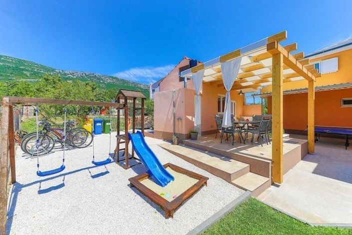 Image No.18-5 Bed Property for sale