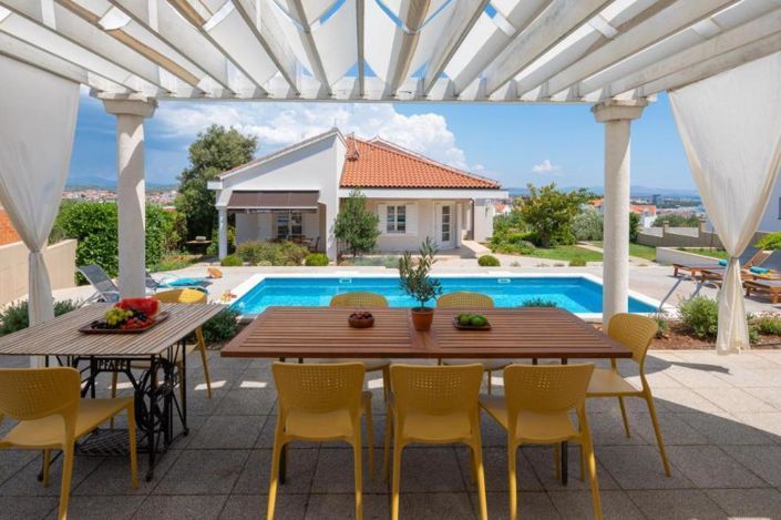 Image No.11-4 Bed Property for sale