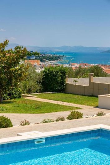 Image No.12-4 Bed Property for sale