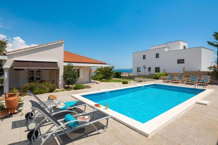 Image No.15-4 Bed Property for sale
