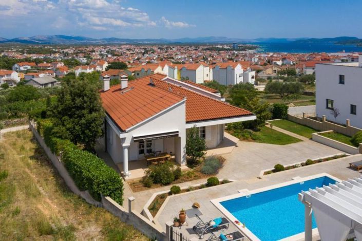 Image No.2-4 Bed Property for sale