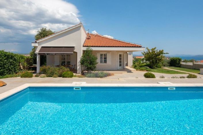Image No.6-4 Bed Property for sale