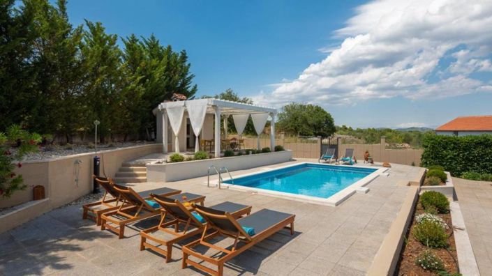 Image No.8-4 Bed Property for sale