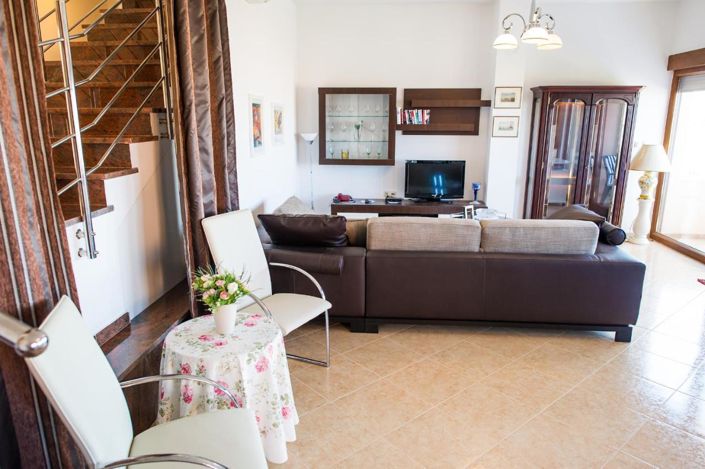 Image No.18-5 Bed Property for sale